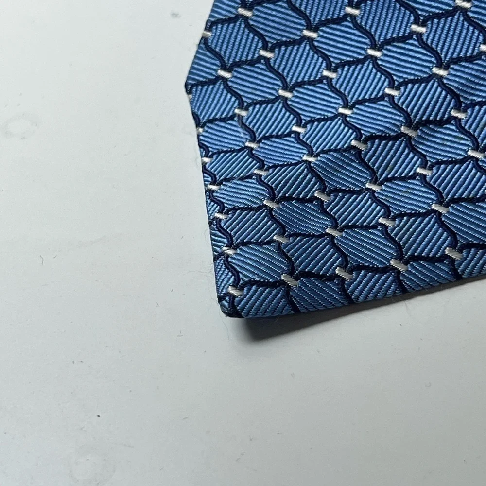 Brooks Brothers Stain Resistant Navy Geometric 100% Silk Made in Italy Tie EUC